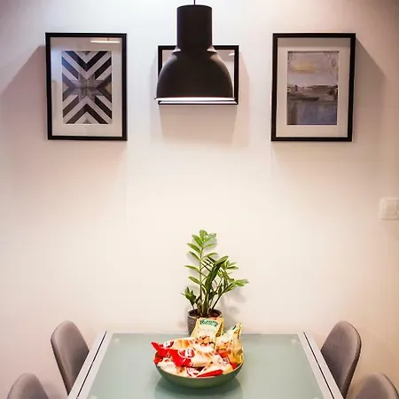 Luxurious With Private Garden Appartement