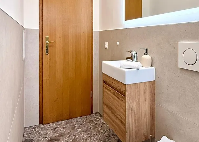 Luxurious With Private Garden 公寓 斯普利特