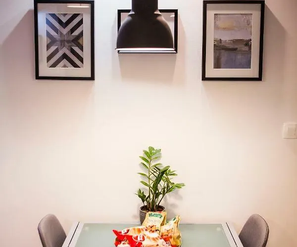 Luxurious With Private Garden 公寓