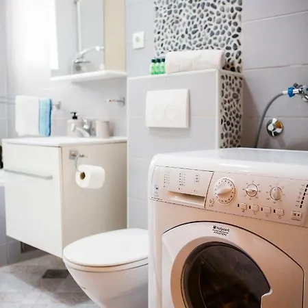 Luxurious With Private Garden Apartment *