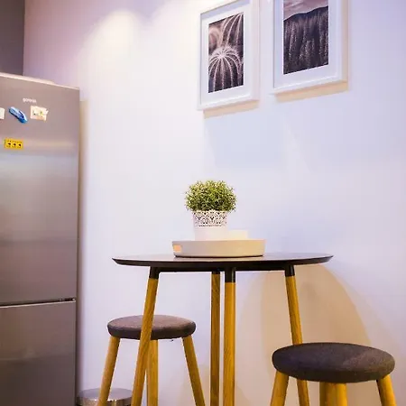 Luxurious With Private Garden Apartment *