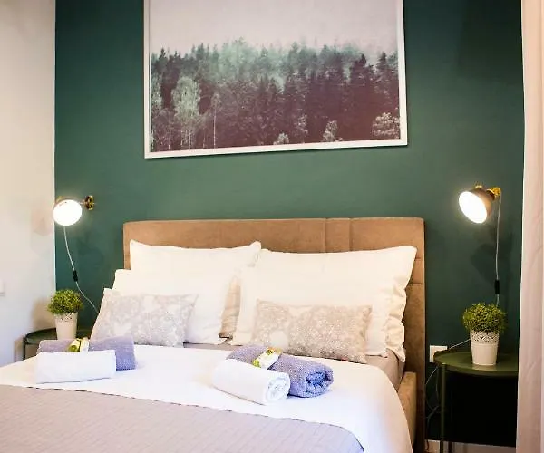 Luxurious With Private Garden 스플리트