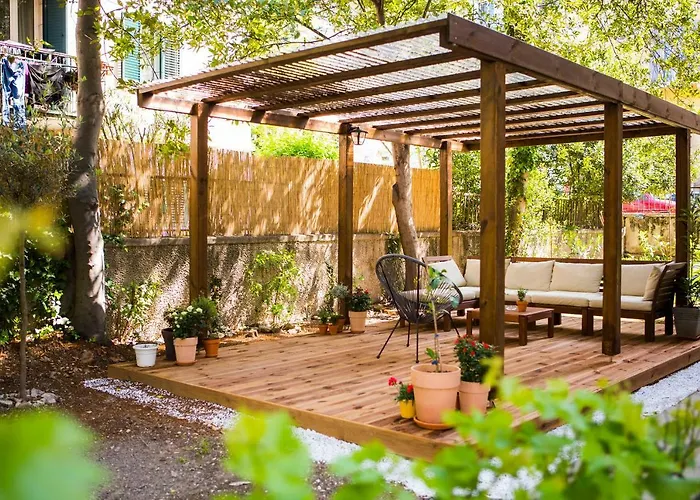 Luxurious With Private Garden 아파트