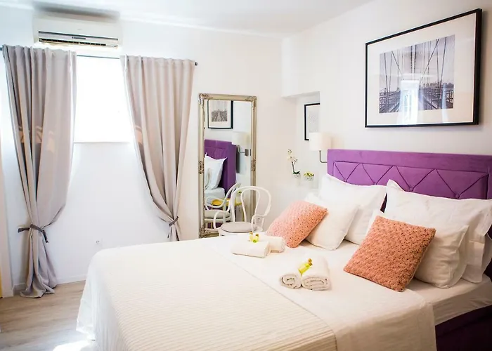 Luxurious With Private Garden 스플리트